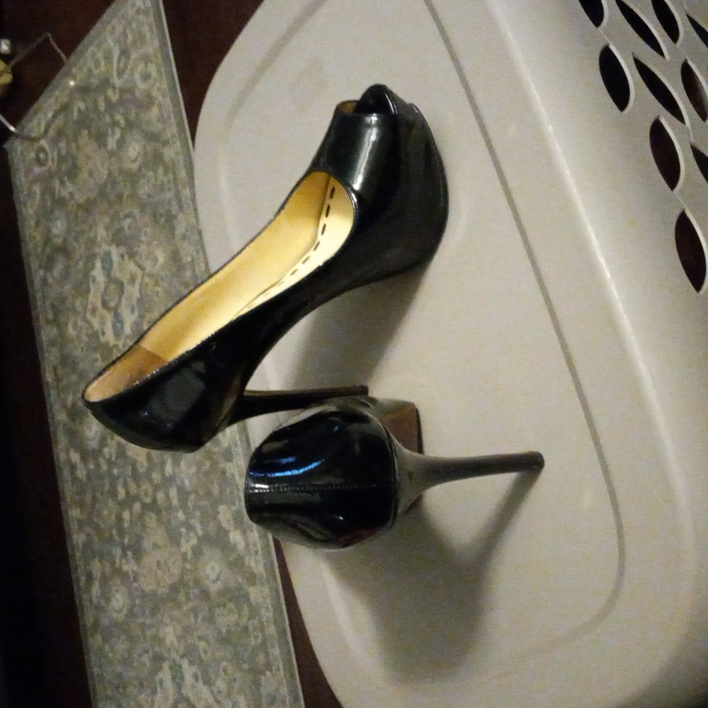 Sz 8 1/2 patent leather peep toe platform pumps